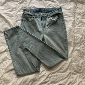 Light wash skinny jeans